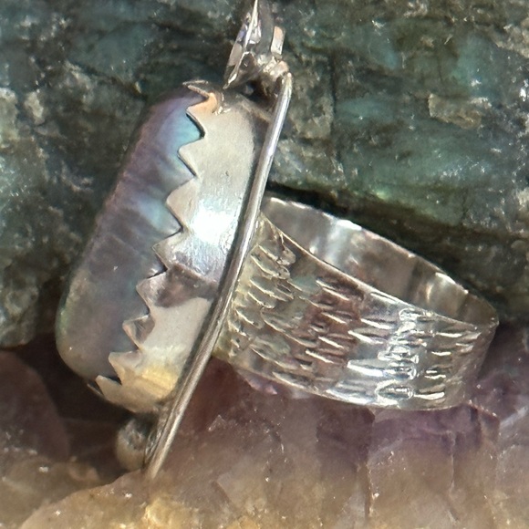 Iridescent Biwa pearl sterling silver southwestern ring - Picture 7 of 7